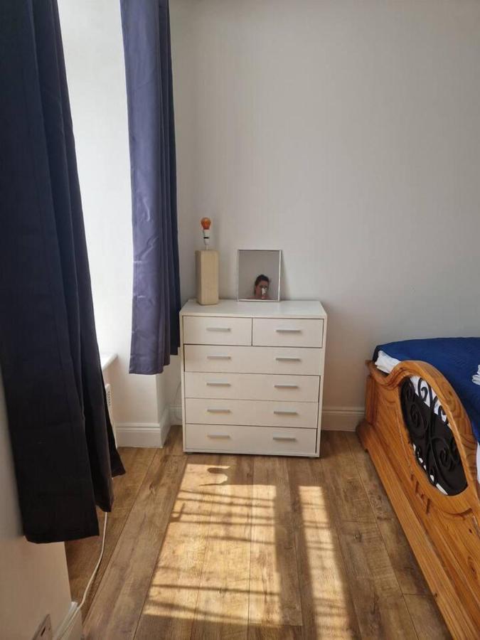 Beautiful 1-Bed Apartment In Корк Екстер'єр фото
