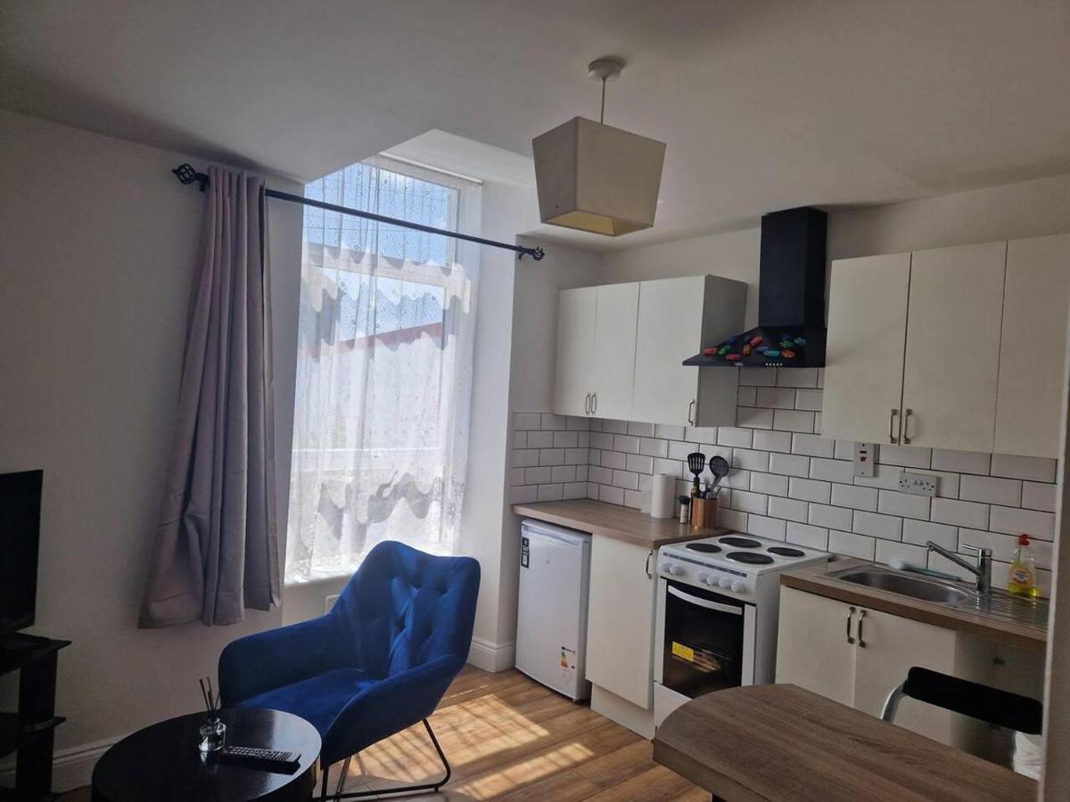 Beautiful 1-Bed Apartment In Корк Екстер'єр фото