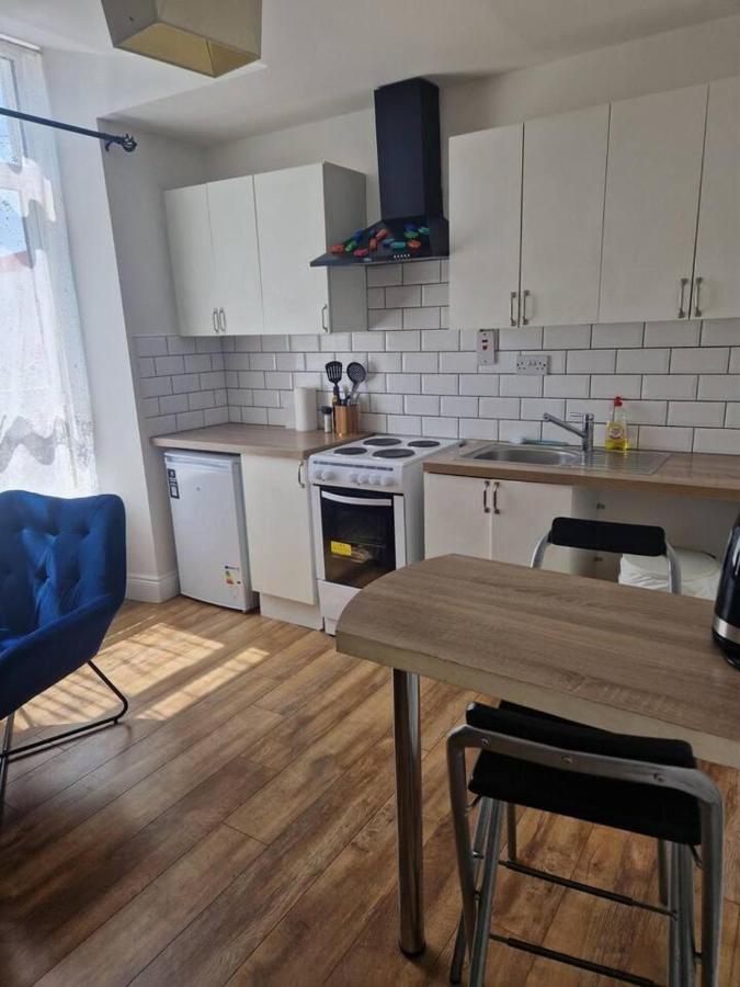 Beautiful 1-Bed Apartment In Корк Екстер'єр фото
