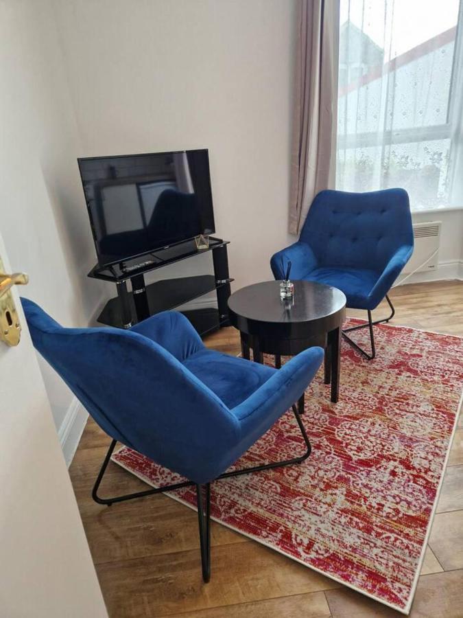 Beautiful 1-Bed Apartment In Корк Екстер'єр фото