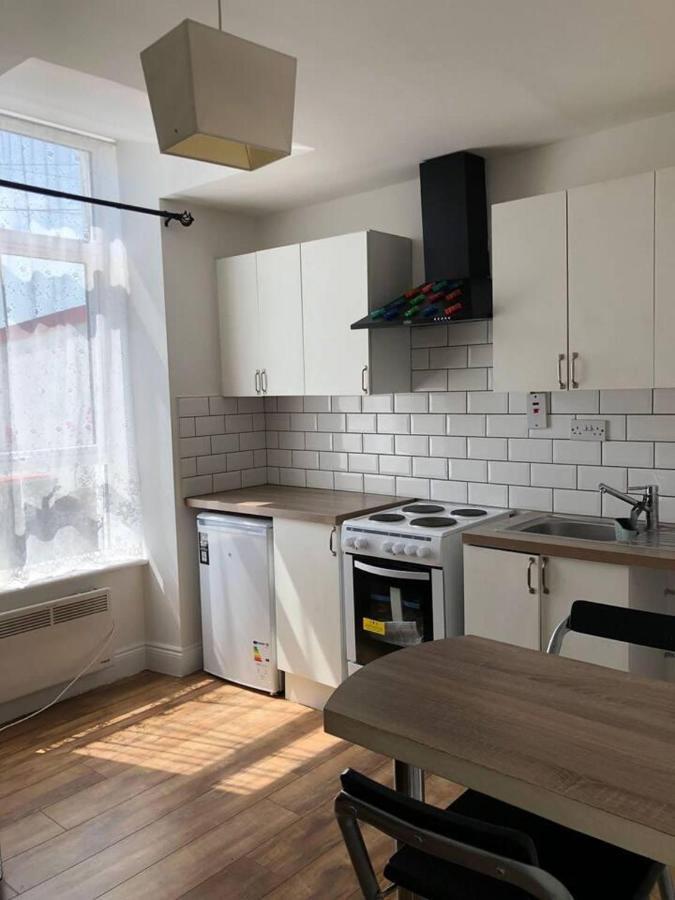 Beautiful 1-Bed Apartment In Корк Екстер'єр фото