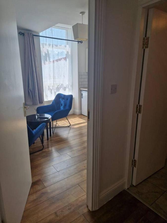 Beautiful 1-Bed Apartment In Корк Екстер'єр фото