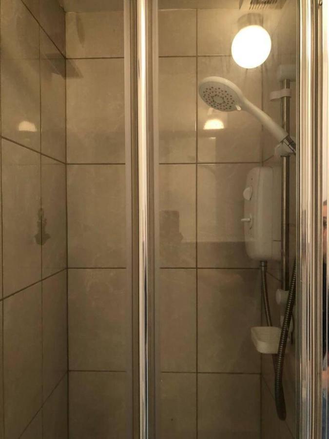 Beautiful 1-Bed Apartment In Корк Екстер'єр фото