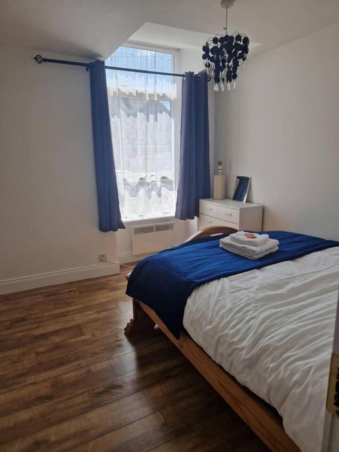 Beautiful 1-Bed Apartment In Корк Екстер'єр фото