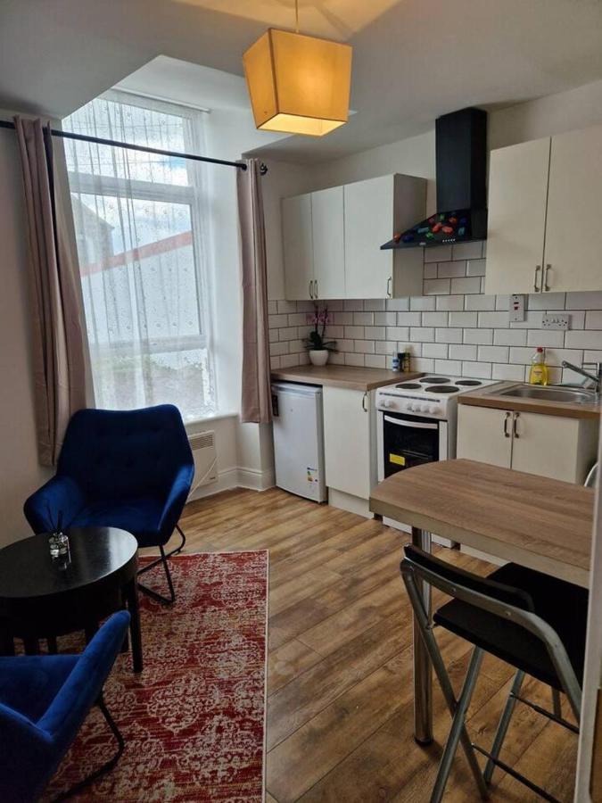 Beautiful 1-Bed Apartment In Корк Екстер'єр фото
